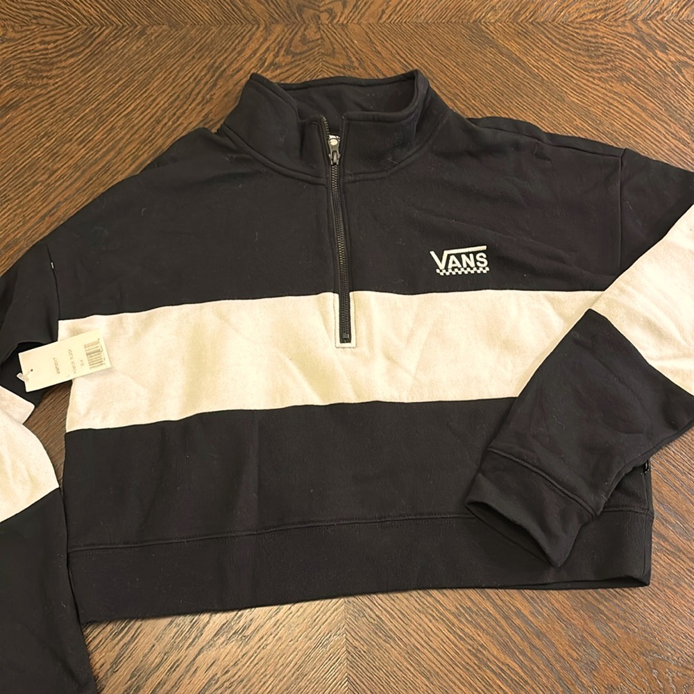 🆕 Vans white and black collared crop sweater- Large